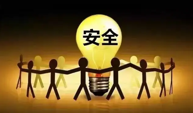 國匯工程師對客戶所購買的戶外大型摩天輪進行了安全培訓及大檢查